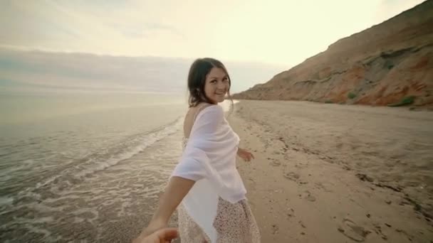 Beautiful Brunette Holding Hands Turns Camera Flirts Smiles Sea Waves — Vídeos de Stock