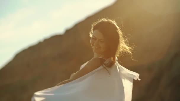 Girl Standing Seashore Smiles Covered White Pareo Enjoys Sea Breeze — Stok video