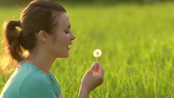 Close Young Happy Girl Blowing Ripe Dandelion Evening Backdrop Setting — Stockvideo