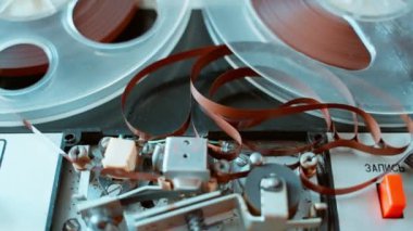 After switching on, the old reel-to-reel tape recorder broke, the tape burst and wound into a ball. Retro tape recorder damage. High quality 4k footage