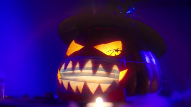 Halloween Tijdens Coronavirus Pandemie Pompoen Jack Lantaarn Een Medisch Masker — Stockvideo