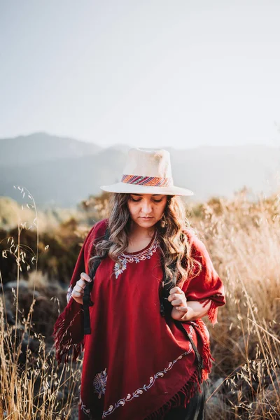 Latin American Woman Wearing Traditional Red Poncho Hat Sunny Natural — Foto de Stock