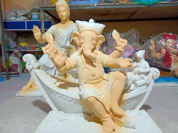 Традиционная Махараштрийская Статуя Ганпати Костюме Коли — стоковое фото