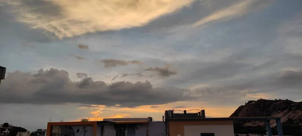 Doğal gün batımı akşam altın saat güzel manzara arkaplan resmi