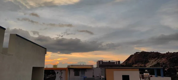 Doğal gün batımı akşam altın saat güzel manzara arkaplan resmi