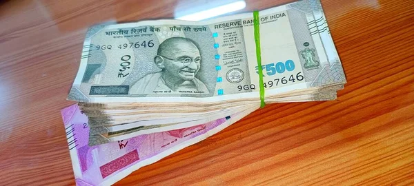 Currency notes and bessnes image