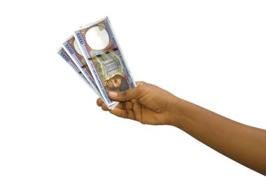 Beyaz arka planda izole edilmiş Batı Afrika CFA frangı banknotları.