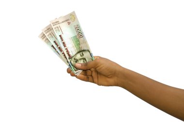 3D el ele tutuşarak beyaz arka planda 2000 Kolombiya pesosu elde ettik.