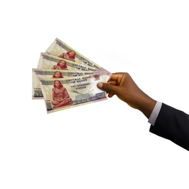 Siyah elli ve takım elbiseli 3D Mısır sterlinli banknotlar beyaz arka planda izole edilmiş.