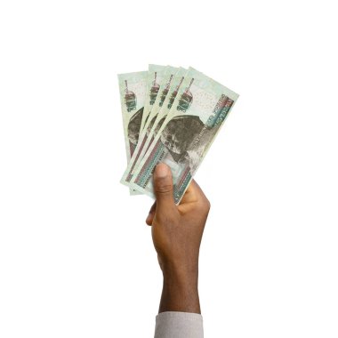 Siyah El 'in elinde 3D var. Beyaz arka planda 100 Mısır sterlini var.