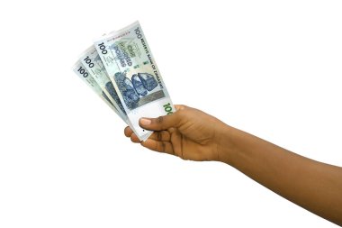 Beyaz arka planda izole edilmiş 100 Zimbabwean dolarlık banknotlar hazırladı.