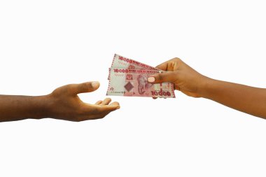 3 boyutlu el yapımı Tanzanya şilini başka bir ele verdi. El alımı parası