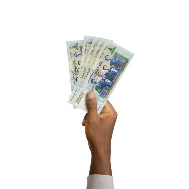 Siyah el 3d, beyaz arka planda izole edilmiş 2000 Cezayir dinarı banknotu.