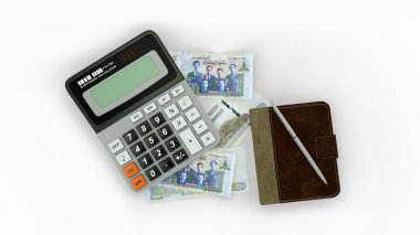 2000 Cezayir Dinarı 'nın izole edilmiş bir bileşiminin 3D görüntülenmesi, bir hesap makinesi, bir defter ve bir kalem. en üstteki görünüm