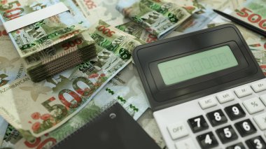 500 Azerbaycan Manat banknotu hesap makinesi, kalem ve defter ile yayılmış. 3d oluşturma