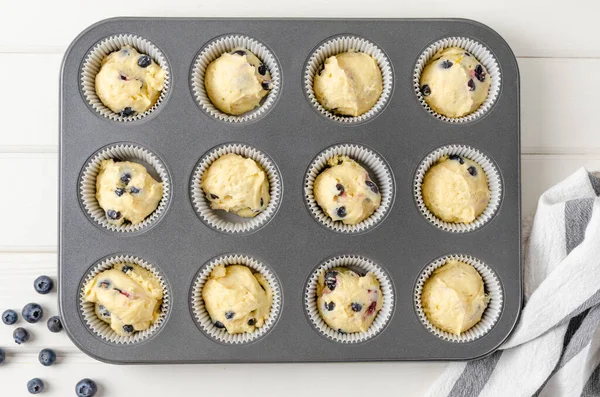 Raw Dough Lemon Muffins Blueberries Shtreisel Baking Form White Wooden — Foto Stock