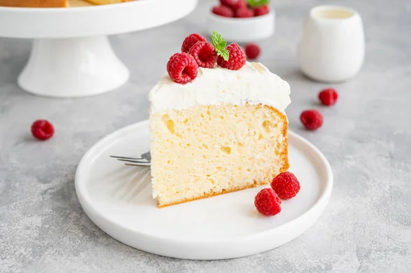 Gâteau Sangsues Tres Avec Crème Fouettée Framboises Fraîches Sur Fond — Photo