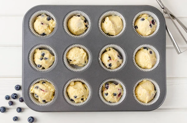 Raw Dough Lemon Muffins Blueberries Shtreisel Baking Form White Wooden — Foto Stock