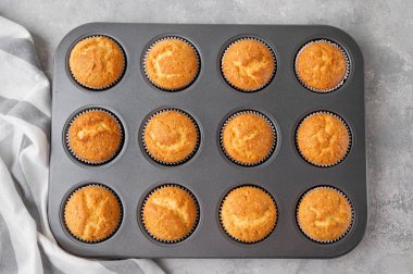 Naneli, seçici odaklı taze vanilyalı kekler, kopyalama alanı