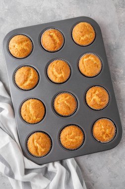 Naneli, seçici odaklı taze vanilyalı kekler, kopyalama alanı