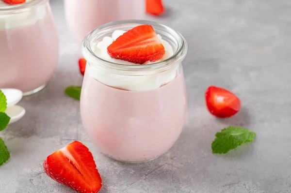 Strawberry Mousse Glass Jar Gray Concrete Background Whipped Cream Fresh —  Fotos de Stock