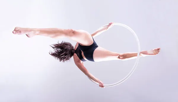 체조의 예술적 Aerial Hoop 고립됨 — 스톡 사진