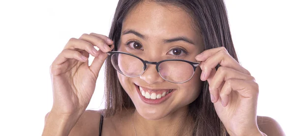 眼鏡とサングラスをかけた美しい若い女性の肖像画 — ストック写真