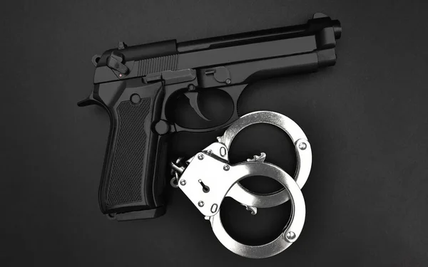 Pistola Esposas Sobre Fondo Negro — Foto de Stock