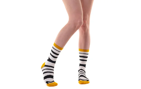 Frauenbeine Gelben Strumpfhosen Und Socken Auf Weißem Hintergrund — Stockfoto