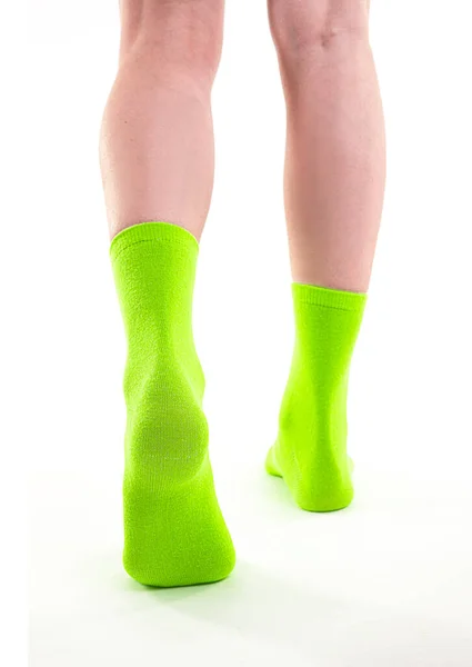 Ноги Молодої Жінки Зеленими Шкарпетками Білому Тлі — стокове фото