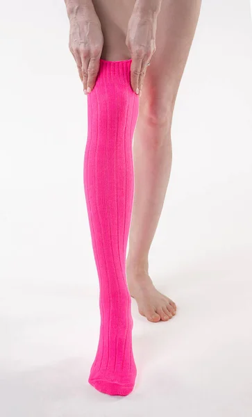 Mulher Com Bandagem Rosa Fundo Branco — Fotografia de Stock