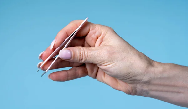 Cropped Image Female Hand Holding Tweezers Blue Background — Foto de Stock