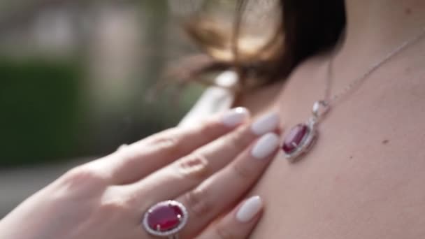 妇女与珠宝 — 图库视频影像
