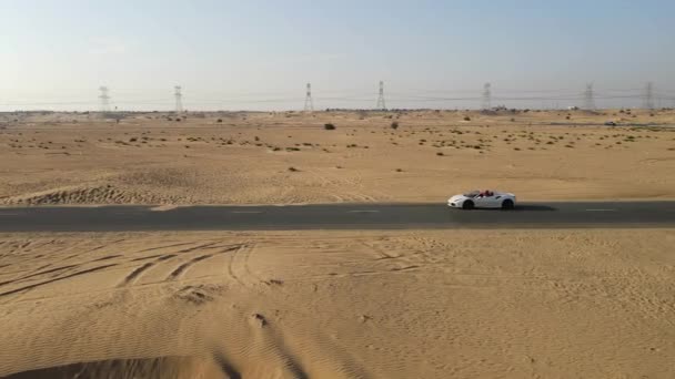 Desierto carretera coche deportivo — Vídeo de stock