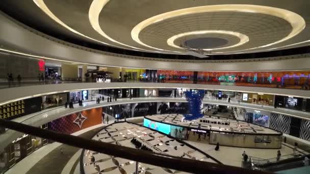 Uvnitř nákupního střediska dubai — Stock video