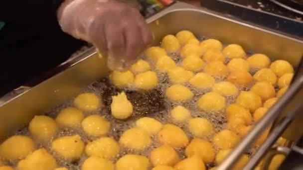 Proces gotowania lukaimat — Wideo stockowe