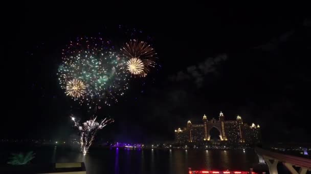 Fuegos artificiales en Dubai — Vídeo de stock