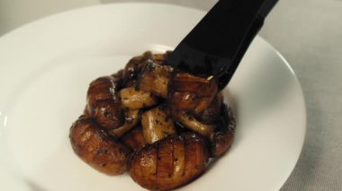 Uçağa ızgara mantar yerleştirmek