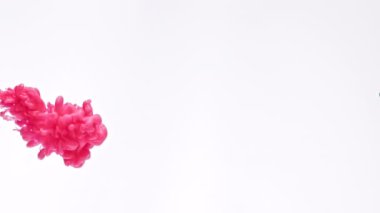 Pembe ve yeşil boyaların karışımı.