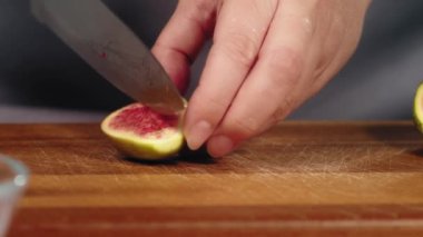 Gemideki tarihi dörtte bir kesiyorum.