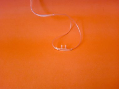 Burun kanülü, nefes alabilen ama oksijen desteği, hipoksik durum, zatürree, kronik obstrüktif akciğer hastalığı ve astım gerektiren hastalarda oksijen talebini desteklemek için burun deliklerine yerleştirilen bir solunum aygıtıdır.