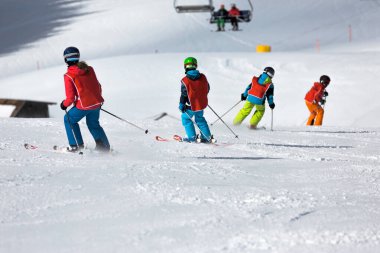 Kayak okulundaki çocuklar