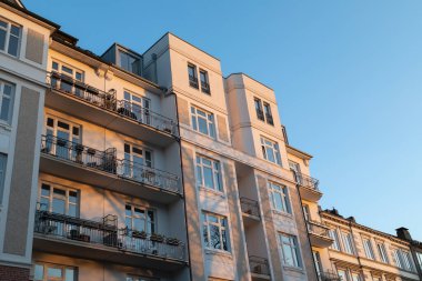 Hamburg 'daki eski konut binasına ilave olarak