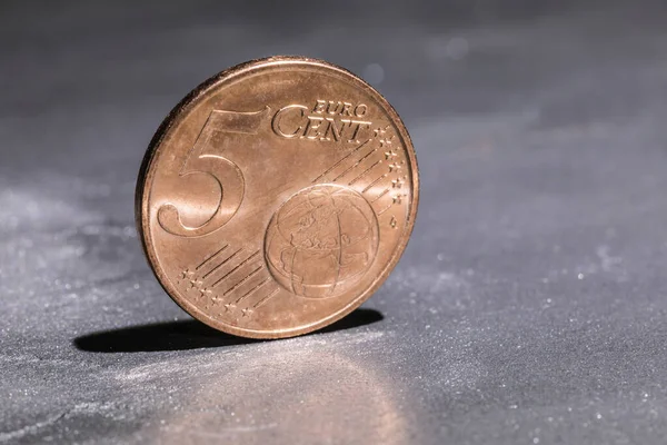 Κέρμα Πέντε Λεπτών Ευρώ Απομονωμένο Γκρι Φόντο — Φωτογραφία Αρχείου