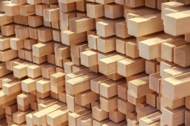 arkaplan olarak dizilmiş kare kereste