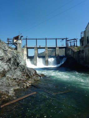 Altai 'de insan yapımı şelale
