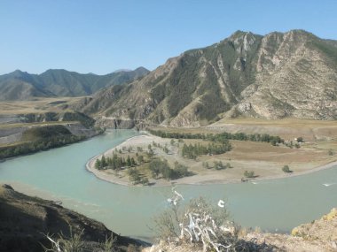 Güzel ve gizemli Katun Nehri