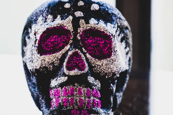 Ölü Calavera Şeker Kafatası 'nın Meksika Pembe ya da Mor Kafatası Günü — Stok fotoğraf