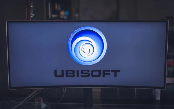 监控标志Ubisoft软件公司电子游戏制作人，以《刺客信条》和《远哭》系列而闻名 — 图库照片