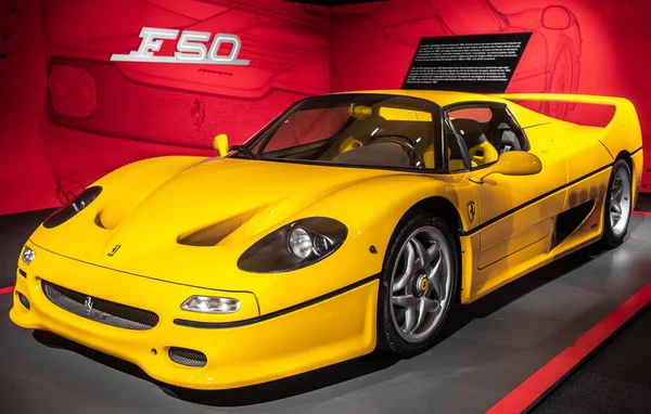 Ένα μοντέλο Ferrari αυτοκίνητο F50 του 1994 στο μουσείο της Ferrari Maranello — Φωτογραφία Αρχείου